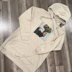 Arianna grande - hoodie dress.